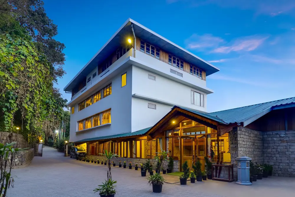 Namnang Courtyard & Spa Summit