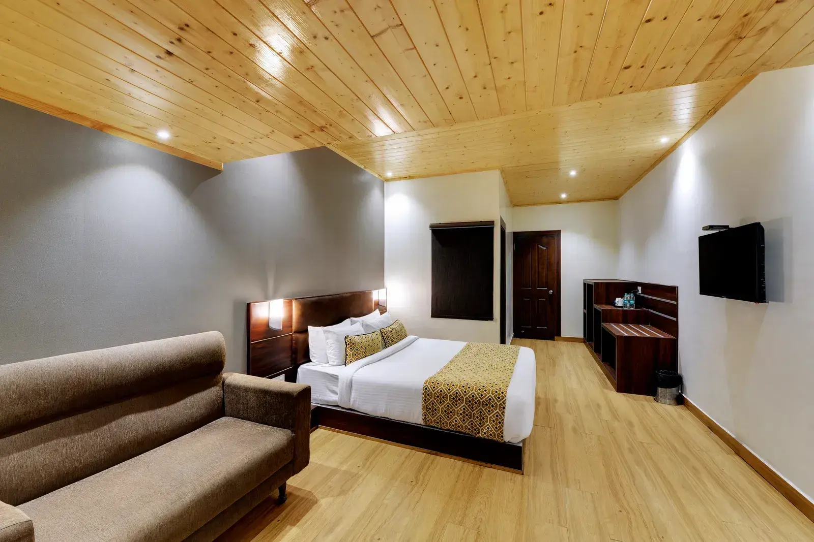 Rooms at Sumitel Vista 800m from Mall Road