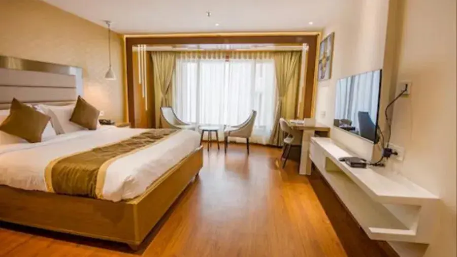 Discover Our Elegant Rooms & Suites