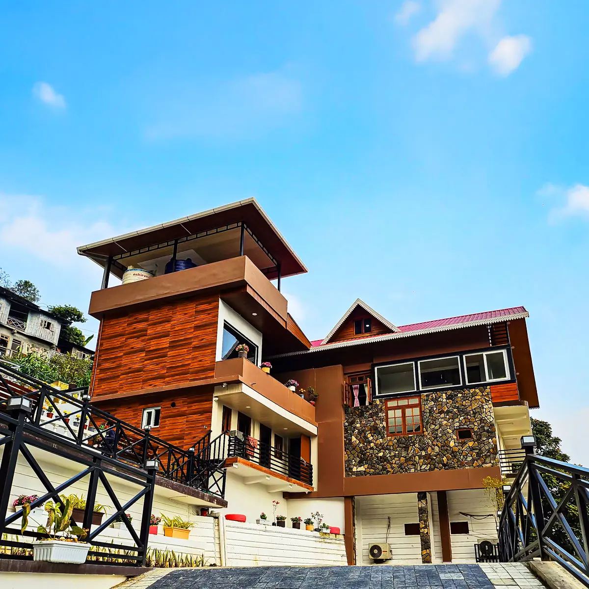 Sumi Stays, Bijanbari