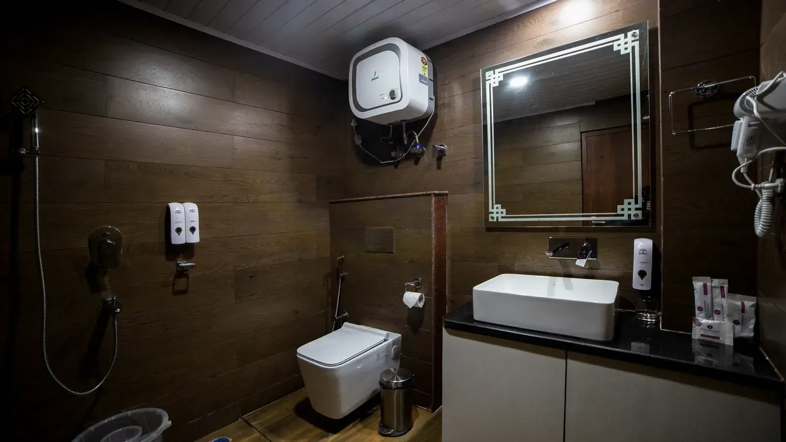 Yashshree Premium Room