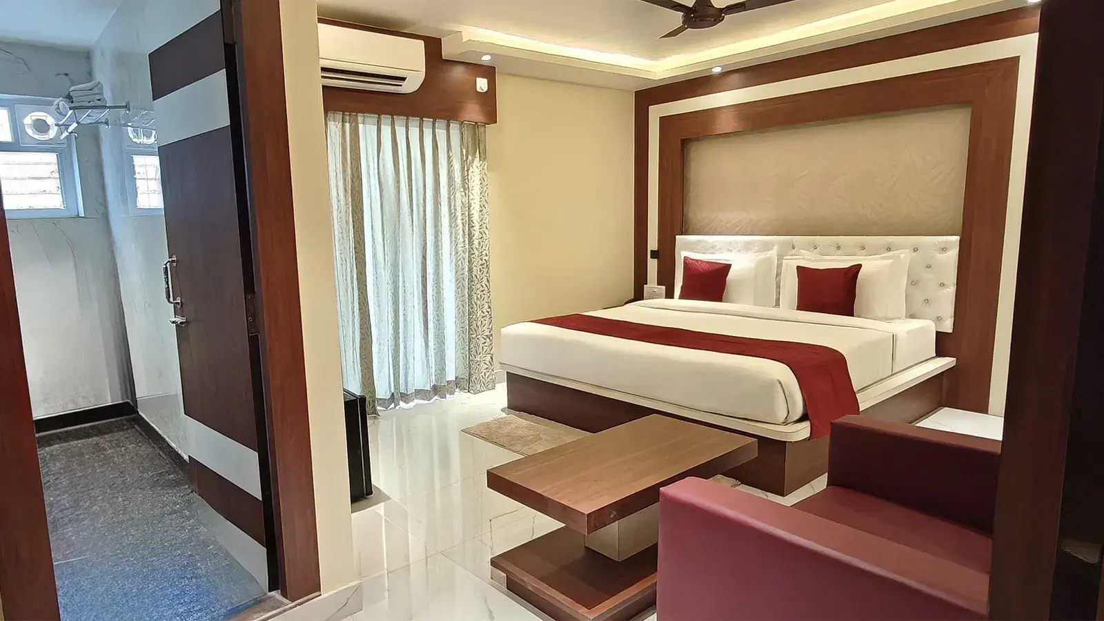 Honeymoon Suite with Jacuzzi